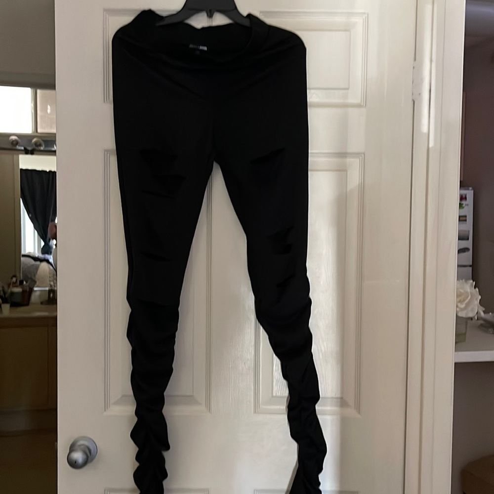 Fashion nova black leggings